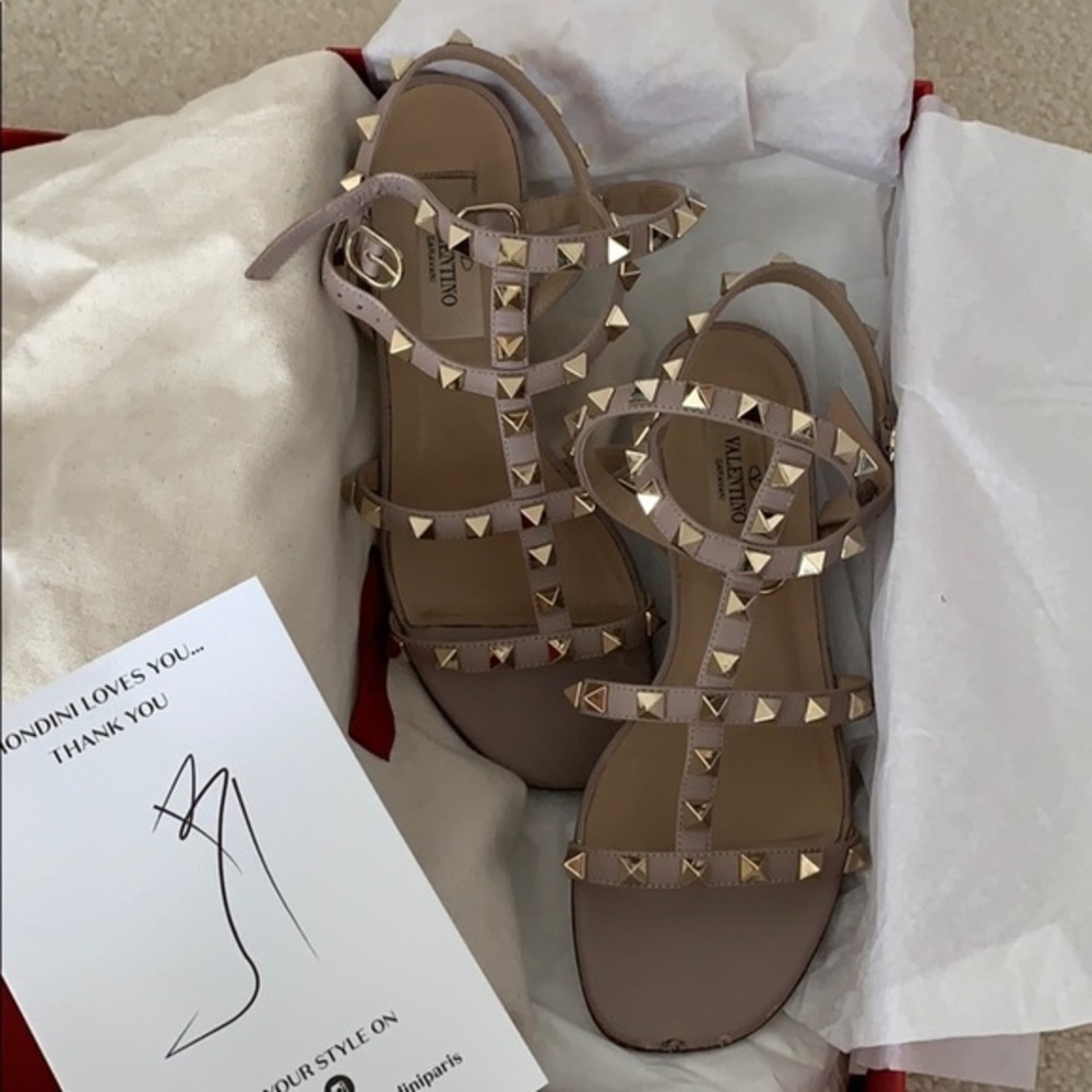 VALENTINO ROCKSTUD FLAT SANDALS poudre size 5​